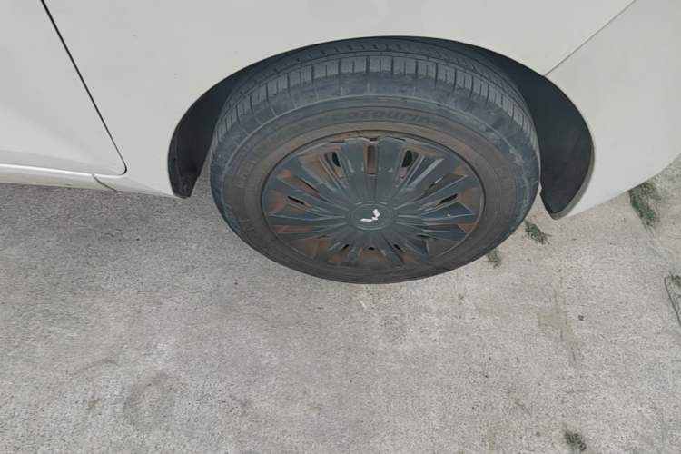 Used Wuling Hongguang MINIEV 2021 Macaron Fashion Edition Lithium-Ion Battery Right Front Wheel Hub
