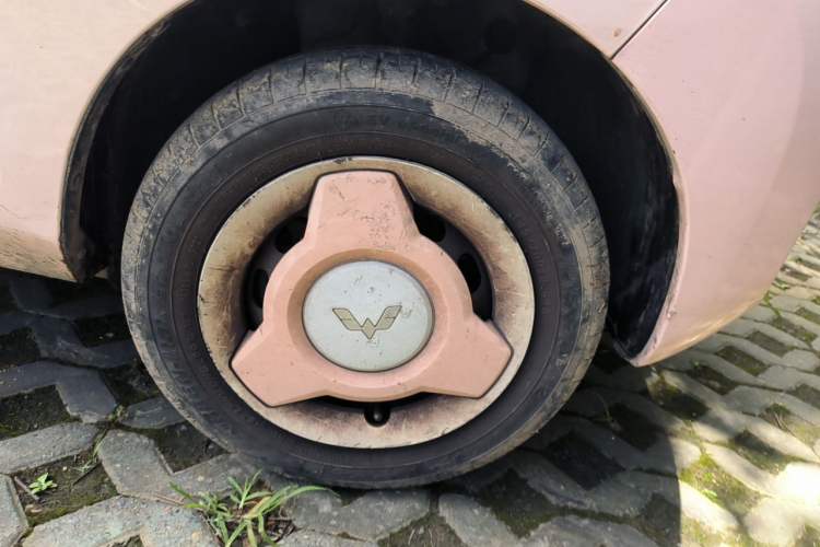 Used Wuling Hongguang MINIEV 2021 Macaron Fashion Model Lithium Iron Phosphate Right Front Wheel Hub