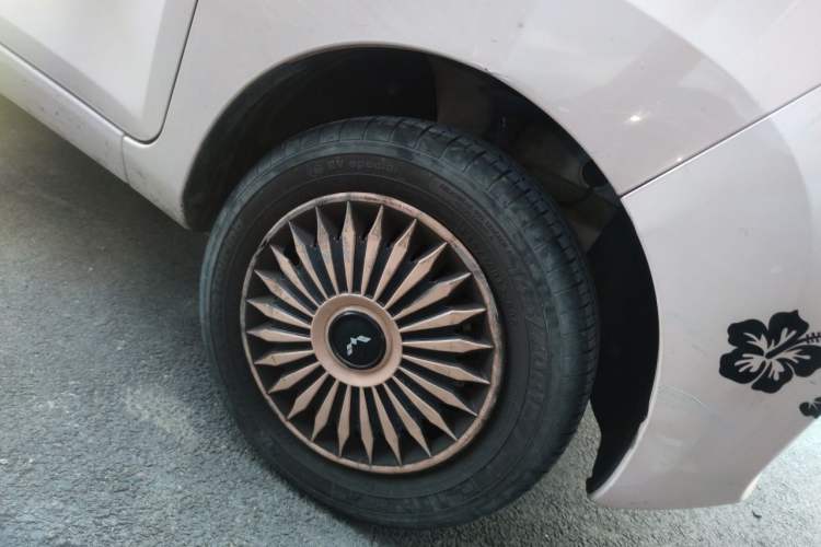 Used Wuling Hongguang MINIEV 2021 Macaron Premium Model – Lithium Iron Phosphate Right Front Wheel Hub