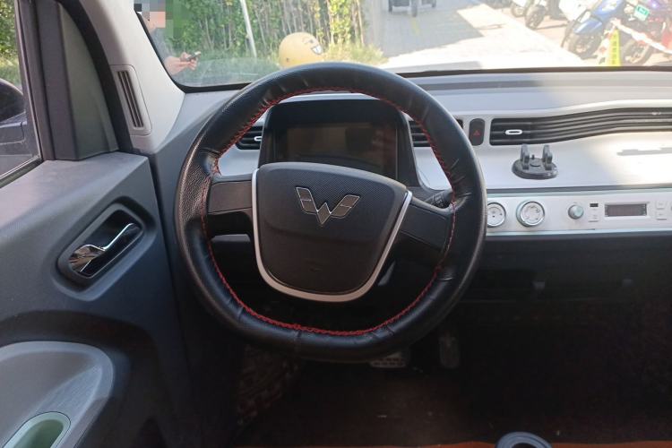 Used Wuling Hongguang MINIEV 2021 Macaron Fashion Edition Lithium-Ion Battery Steering Wheel