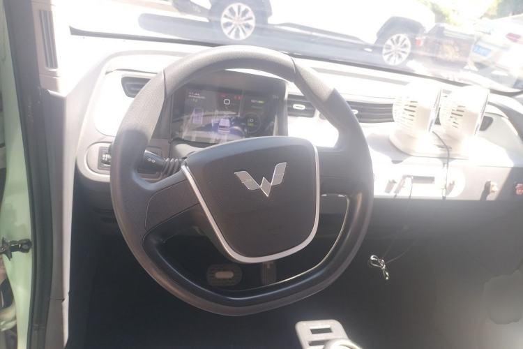Used Wuling Hongguang MINIEV 2021 Macaron Fashion Model Lithium Iron Phosphate Steering Wheel