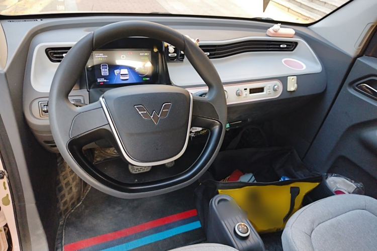 Used Wuling Hongguang MINIEV 2021 Macaron Fashion Model Lithium Iron Phosphate Steering Wheel