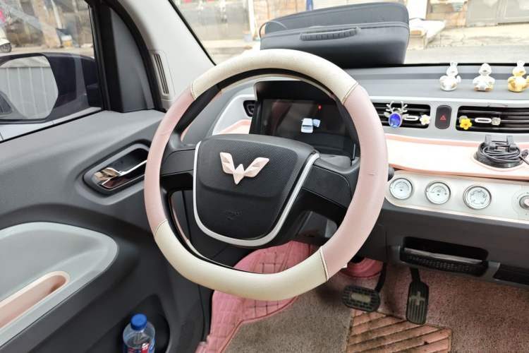 Used Wuling Hongguang MINIEV 2021 Macaron Fashion Model Lithium Iron Phosphate Steering Wheel