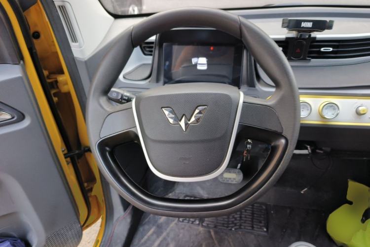 Used Wuling Hongguang MINIEV 2021 Macaron Premium Model – Lithium Iron Phosphate Steering Wheel