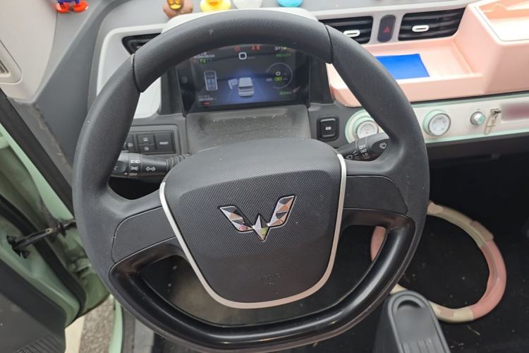 Used Wuling Hongguang MINIEV 2021 Macaron Fashion Model Lithium Iron Phosphate Steering Wheel