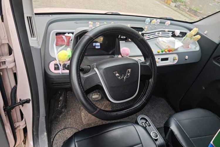 Used Wuling Hongguang MINIEV 2021 Macaron Sandwich Model 170 km Lithium Iron Phosphate Steering Wheel