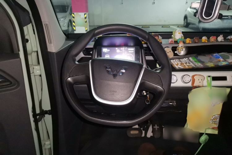 Used Wuling Hongguang MINIEV 2021 Macaron Fashion Model Lithium Iron Phosphate Steering Wheel