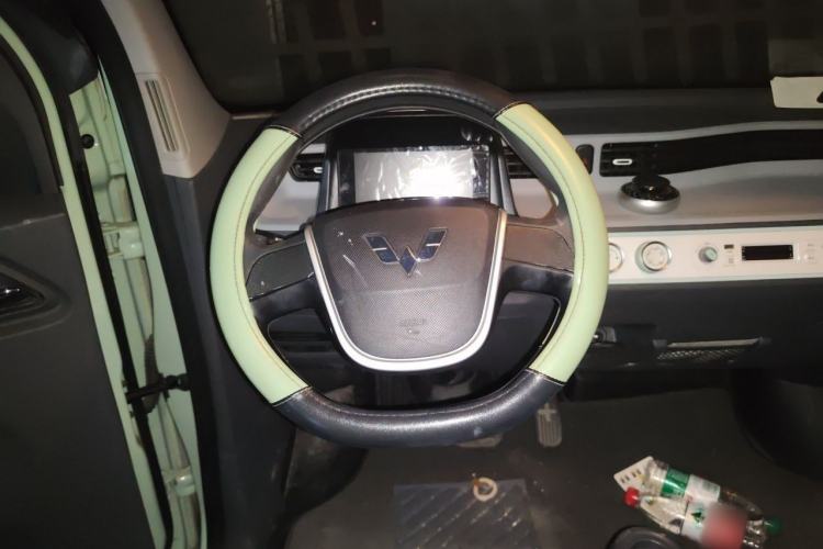 Used Wuling Hongguang MINIEV 2021 Macaron Fashion Edition Lithium-Ion Battery Steering Wheel
