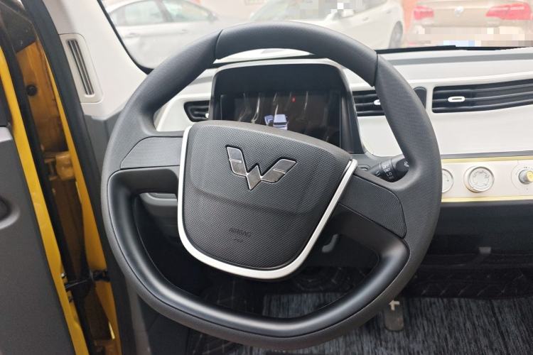 Used Wuling Hongguang MINIEV 2021 Macaron Fashion Model Lithium Iron Phosphate Steering Wheel