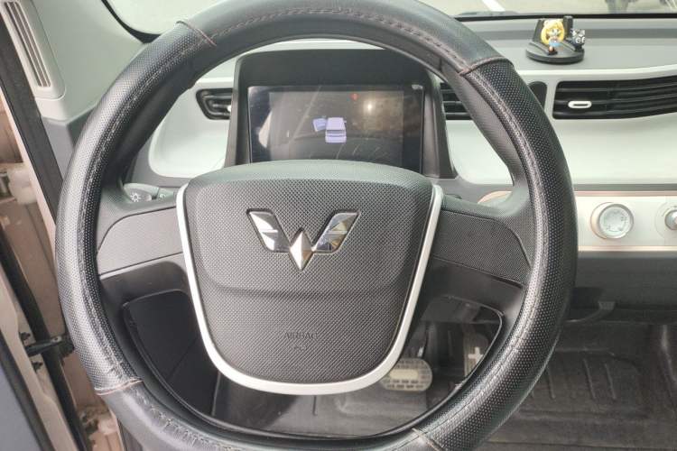 Used Wuling Hongguang MINIEV 2021 Macaron Premium Model – Lithium Iron Phosphate Steering Wheel