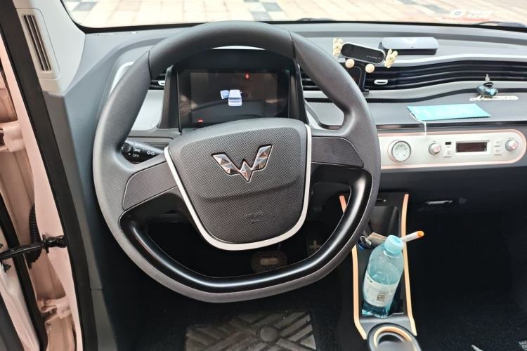 Used Wuling Hongguang MINIEV 2021 Macaron Fashion Edition Lithium-Ion Battery Steering Wheel