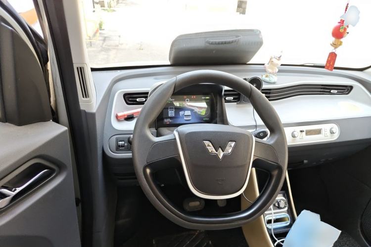 Used Wuling Hongguang MINIEV 2021 Macaron Premium Model – Lithium Iron Phosphate Steering Wheel