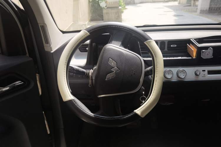 Used Wuling Hongguang MINIEV 2021 Macaron Sandwich Model 170 km Lithium Ternary Steering Wheel