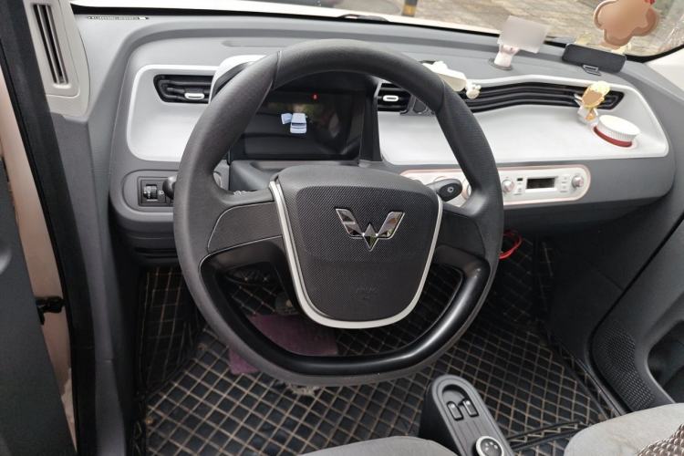 Used Wuling Hongguang MINIEV 2021 Macaron Premium Model – Lithium Iron Phosphate Steering Wheel