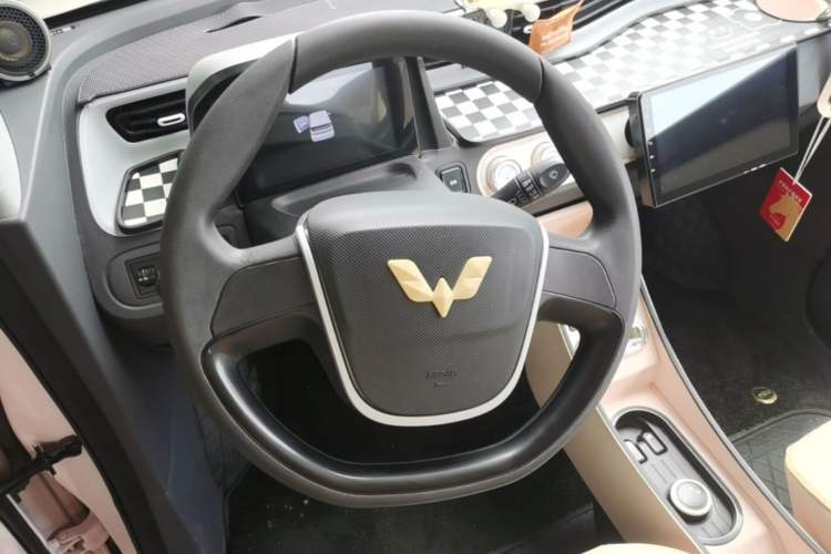 Used Wuling Hongguang MINIEV 2021 Macaron Premium Model – Lithium Iron Phosphate Steering Wheel