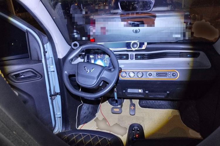 Used Wuling Hongguang MINIEV 2021 Macaron Fashion Model Lithium Iron Phosphate Steering Wheel