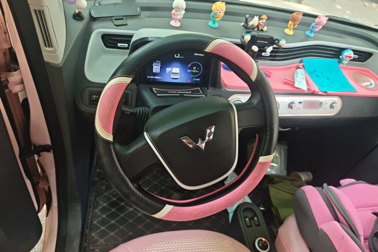 Used Wuling Hongguang MINIEV 2021 Macaron Fashion Model Lithium Iron Phosphate Steering Wheel