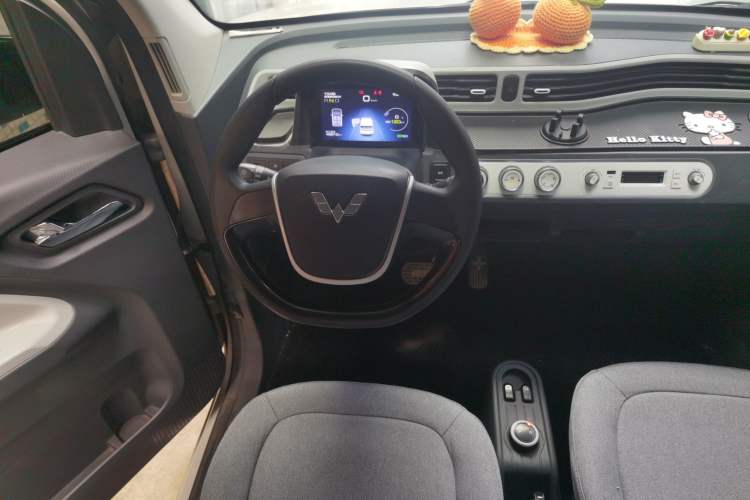 Used Wuling Hongguang MINIEV 2021 Macaron Fashion Edition Lithium-Ion Battery Steering Wheel