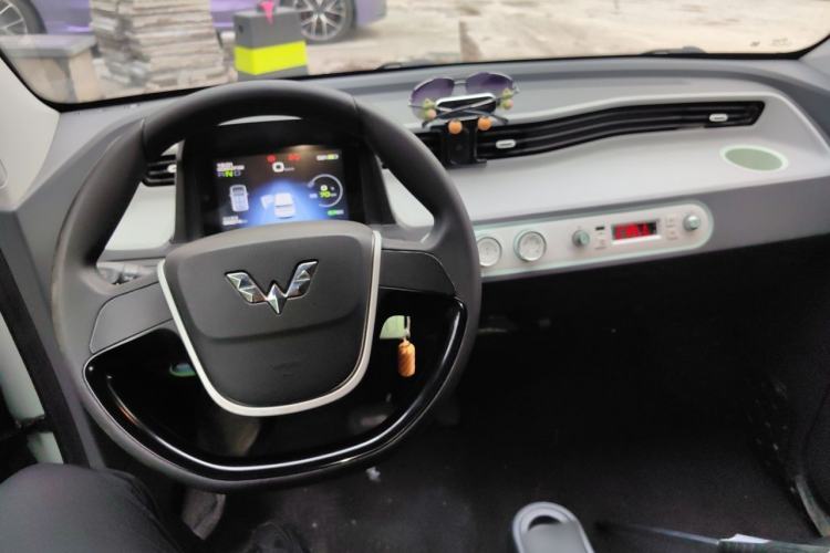 Used Wuling Hongguang MINIEV 2021 Macaron Fashion Model Lithium Iron Phosphate Steering Wheel