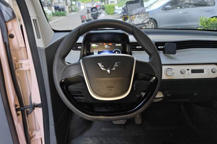 Used Wuling Hongguang MINIEV 2021 Macaron Premium Model – Lithium Iron Phosphate Steering Wheel