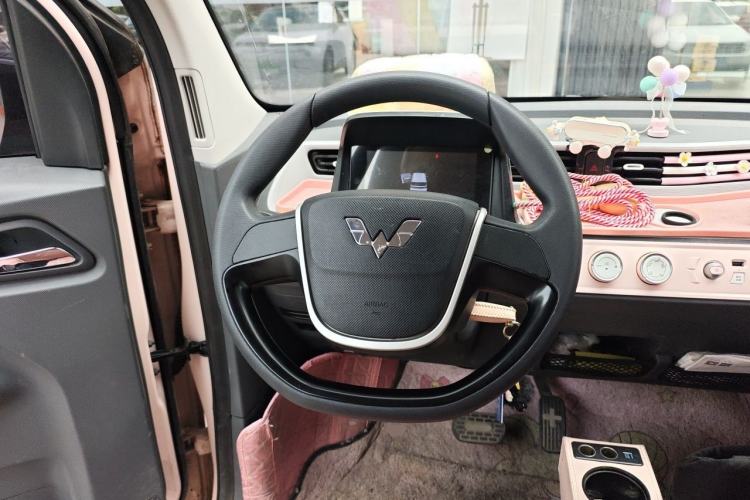 Used Wuling Hongguang MINIEV 2021 Macaron Fashion Model Lithium Iron Phosphate Steering Wheel
