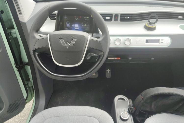 Used Wuling Hongguang MINIEV 2021 Macaron Fashion Model Lithium Iron Phosphate Steering Wheel