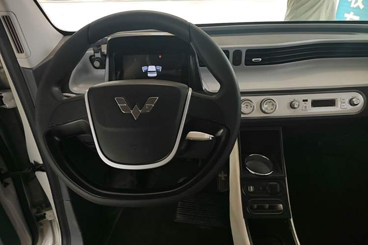 Used Wuling Hongguang MINIEV 2021 Macaron Fashion Edition Lithium-Ion Battery Steering Wheel