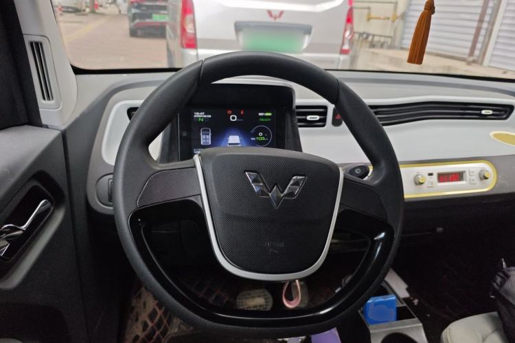 Used Wuling Hongguang MINIEV 2021 Macaron Fashion Model Lithium Iron Phosphate Steering Wheel