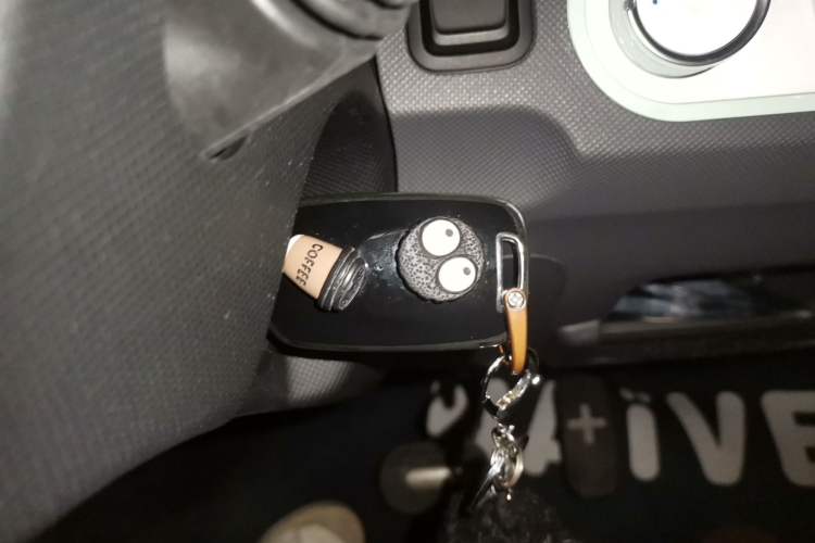 Used Wuling Hongguang MINIEV 2021 Macaron Fashion Model Lithium Iron Phosphate Vehicle Key