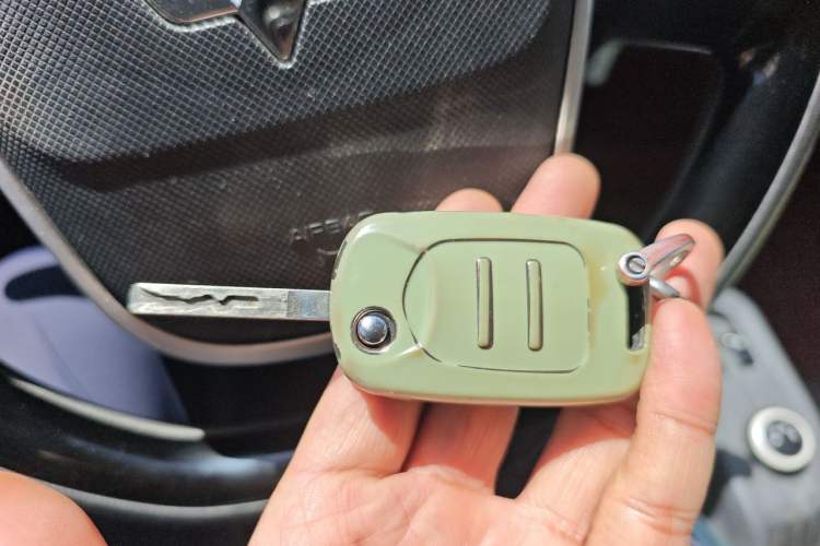 Used Wuling Hongguang MINIEV 2021 Macaron Premium Model – Lithium Iron Phosphate Vehicle Key