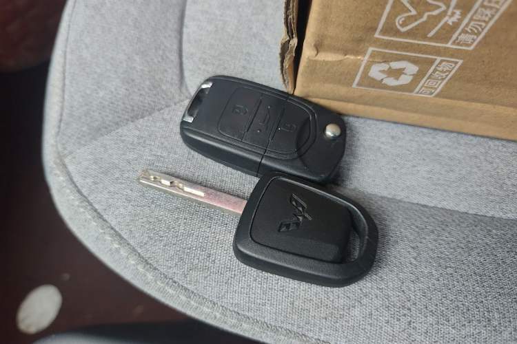 Used Wuling Hongguang MINIEV 2021 Macaron Premium Model – Lithium Iron Phosphate Vehicle Key
