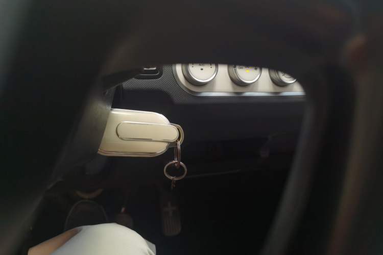 Used Wuling Hongguang MINIEV 2021 Macaron Fashion Edition Lithium-Ion Battery Vehicle Key