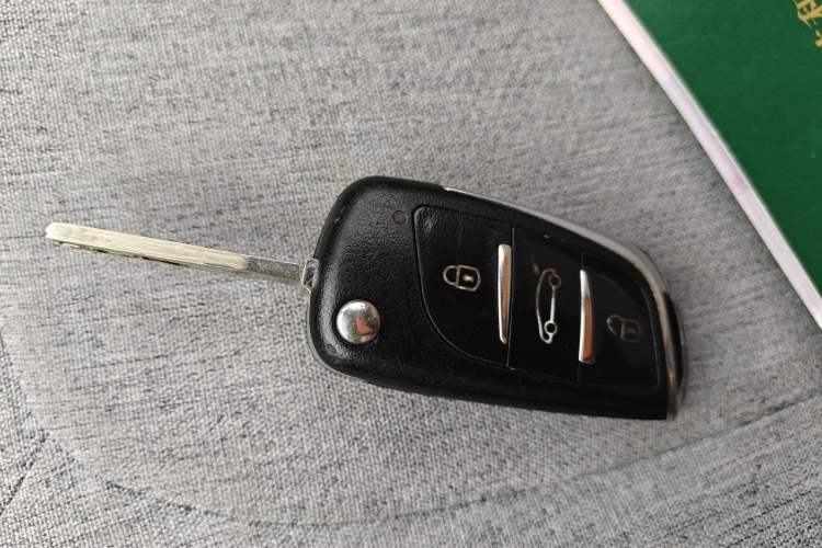 Used Wuling Hongguang MINIEV 2021 Macaron Fashion Edition Lithium-Ion Battery Vehicle Key