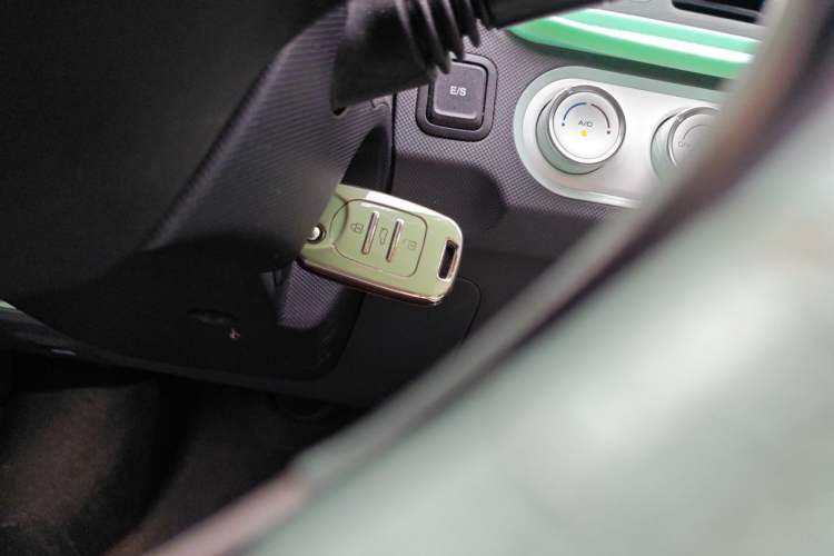 Used Wuling Hongguang MINIEV 2021 Macaron Premium Model – Lithium-NMC Vehicle Key