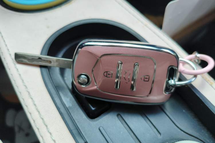 Used Wuling Hongguang MINIEV 2021 Macaron Premium Model – Lithium Iron Phosphate Vehicle Key