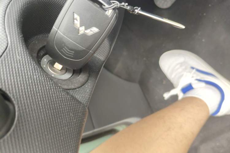 Used Wuling Hongguang MINIEV 2021 Macaron Fashion Model Lithium Iron Phosphate Vehicle Key