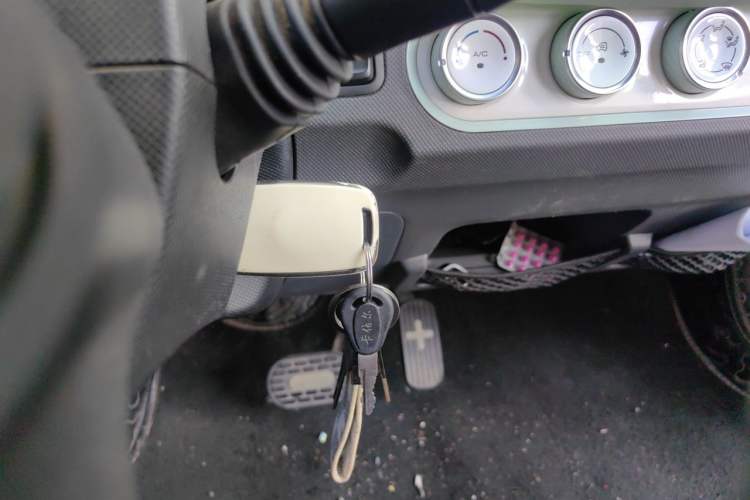 Used Wuling Hongguang MINIEV 2021 Macaron Premium Model – Lithium Iron Phosphate Vehicle Key