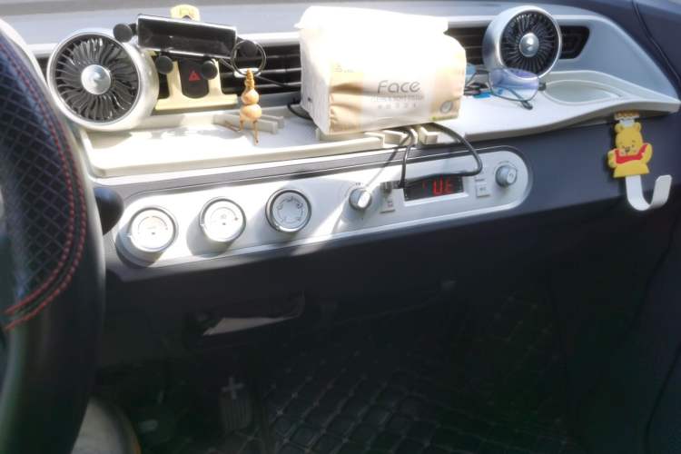 Used Wuling Hongguang MINIEV 2021 Macaron Premium Model – Lithium Iron Phosphate Audio And AC Panel