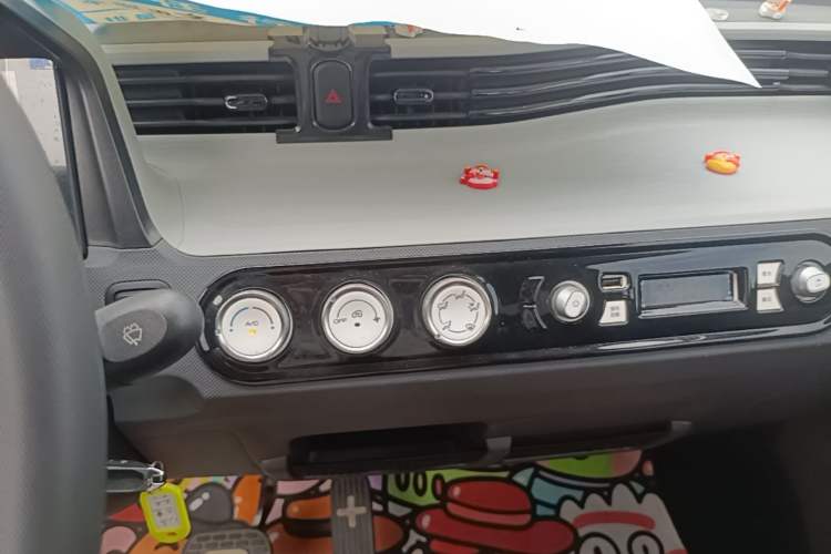 Used Wuling Hongguang MINIEV 2021 Macaron Fashion Edition Lithium-Ion Battery Audio And AC Panel