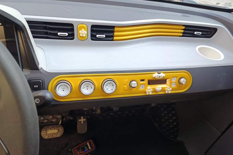 Used Wuling Hongguang MINIEV 2021 Macaron Fashion Model Lithium Iron Phosphate Audio And AC Panel