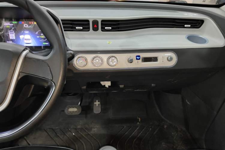 Used Wuling Hongguang MINIEV 2021 Macaron Premium Model – Lithium Iron Phosphate Audio And AC Panel