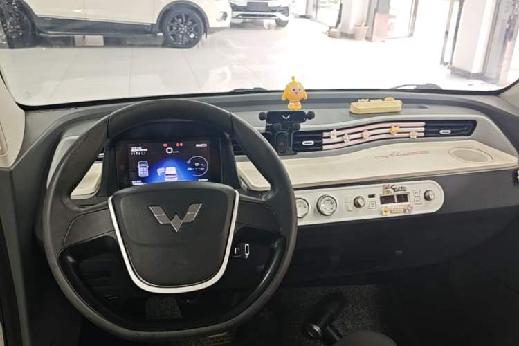 Used Wuling Hongguang MINIEV 2021 Macaron Fashion Model Lithium Iron Phosphate Center Console