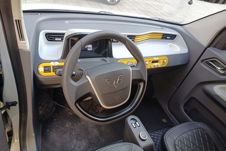 Used Wuling Hongguang MINIEV 2021 Macaron Fashion Model Lithium Iron Phosphate Center Console