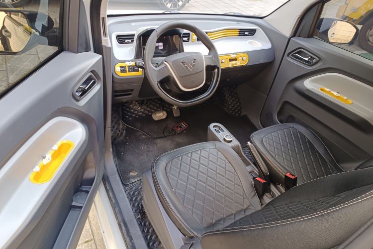 Used Wuling Hongguang MINIEV 2021 Macaron Fashion Model Lithium Iron Phosphate Driver Seat