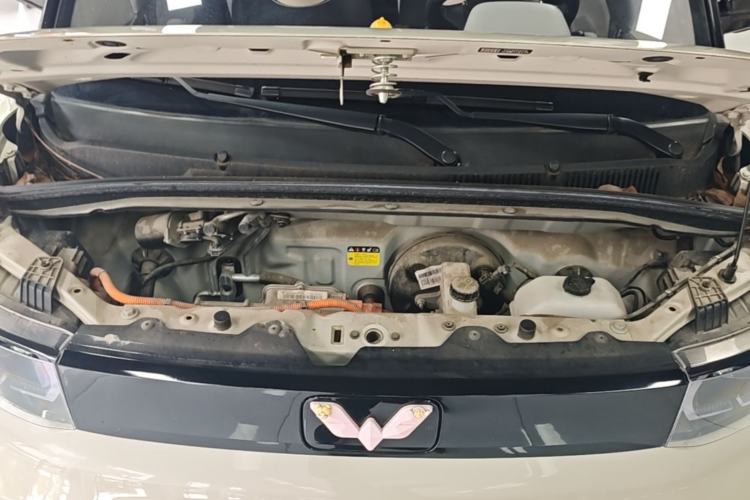 Used Wuling Hongguang MINIEV 2021 Macaron Fashion Model Lithium Iron Phosphate Engine Bay