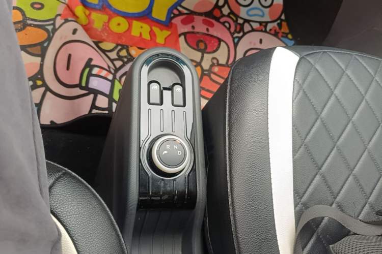 Used Wuling Hongguang MINIEV 2021 Macaron Fashion Edition Lithium-Ion Battery Gear Lever