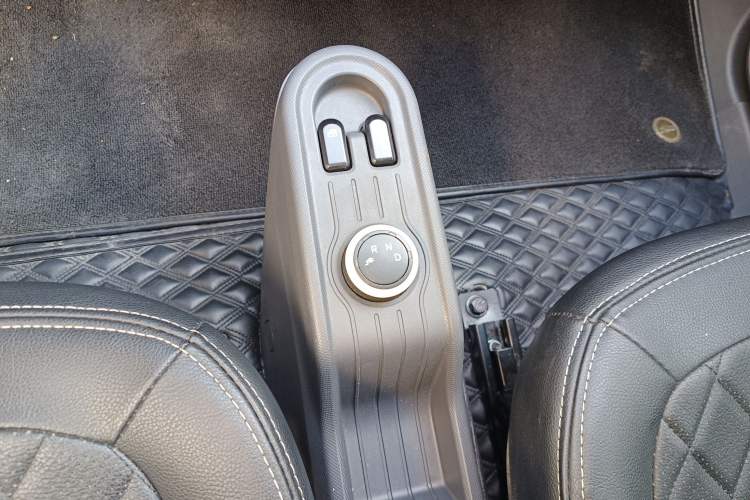 Used Wuling Hongguang MINIEV 2021 Macaron Fashion Model Lithium Iron Phosphate Gear Lever