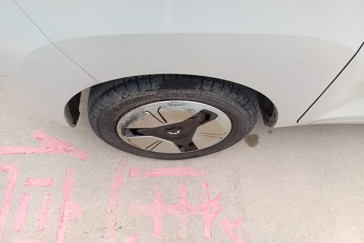 Used Wuling Hongguang MINIEV 2021 Macaron Fashion Edition Lithium-Ion Battery Left Front Wheel Hub
