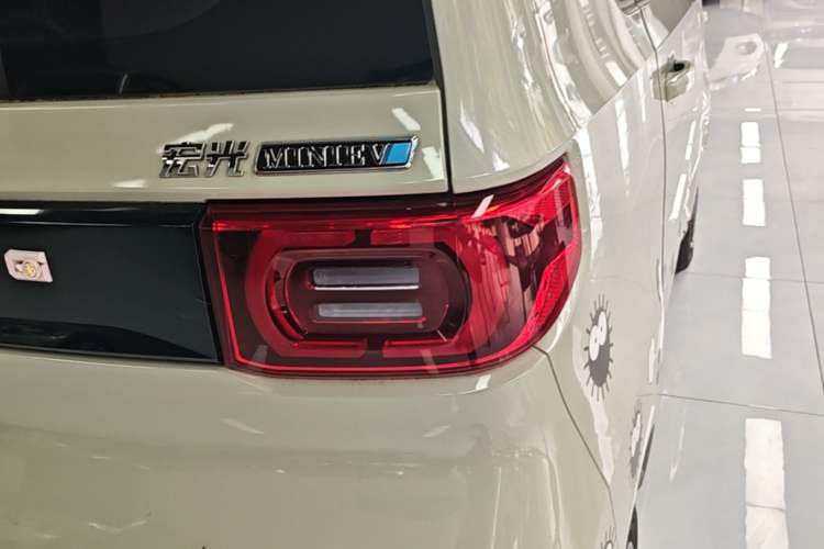Used Wuling Hongguang MINIEV 2021 Macaron Fashion Model Lithium Iron Phosphate Right Rear Taillight