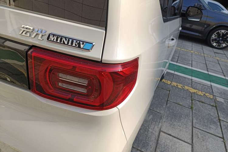 Used Wuling Hongguang MINIEV 2021 Macaron Fashion Model Lithium Iron Phosphate Right Rear Taillight
